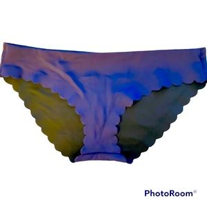 Scalloped edge swim bottoms size small